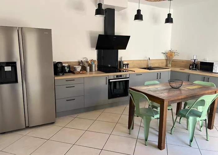 Maison De Charme Avec Patio Et Garage Prive Sete Centre