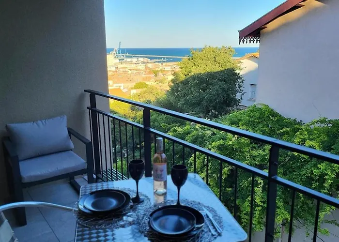 Le Revest Terrasse Vue Mer Centre Climatisation Parking
